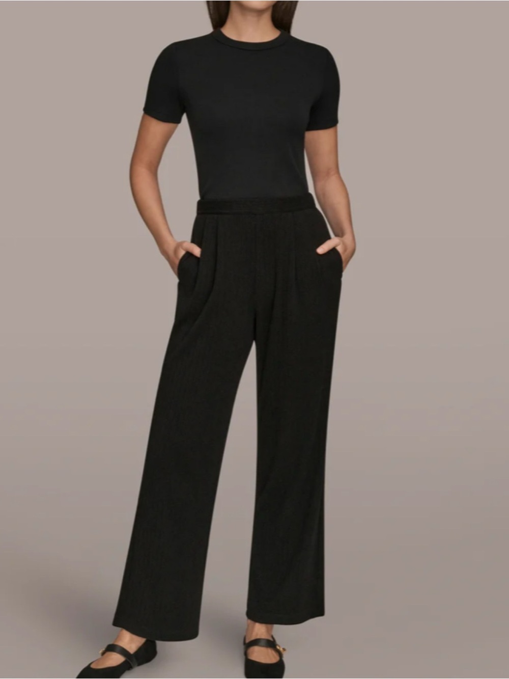 Donna Karan Weekend Pull On Pants
Size Medium